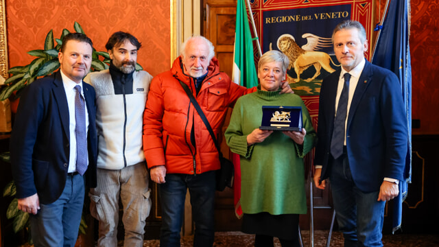 Cittadini non distratti a Venezia premiati da Roberto Ciambetti, presidente del consiglio regionale del Veneto