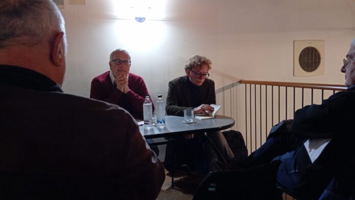 Bobo Craxi con Luigi Creazzo al Caffè degli Scrigni Bobo Craxi con Luigi Creazzo al Caffè degli Scrigni