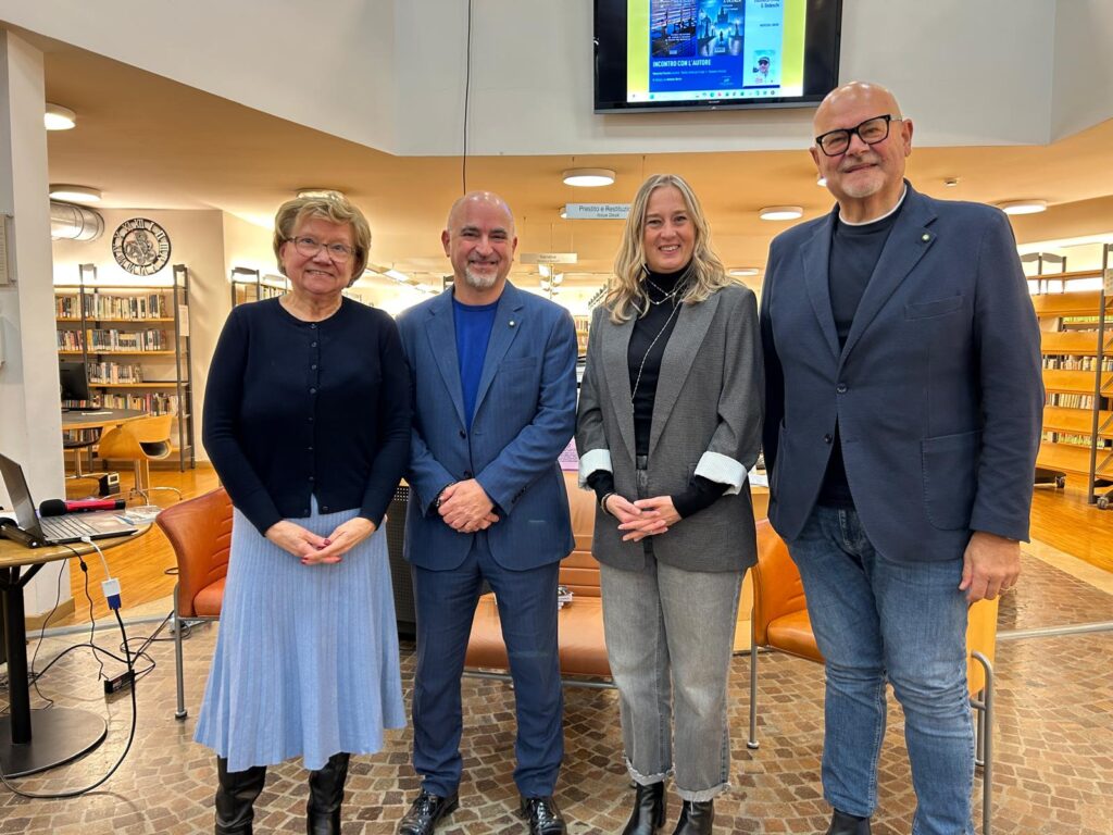 “Quella strada per il lago” e “Demoni a Vicenza”: Massimo Parolin ad Arzignano tra Emma Bacigalupi, il sindaco Alessia Bevilacqua e Antonio Berto