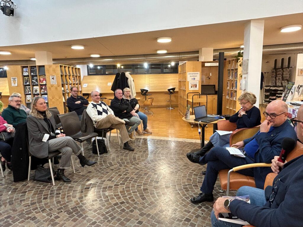 “Quella strada per il lago” e “Demoni a Vicenza”: Massimo Parolin ne ha parlato ad Arzignano con Emma Bacigalupi e Antonio Berto. Tra il pubblico sindaco Alessia Bevilacqua e assessore Enrico Marcegaglia