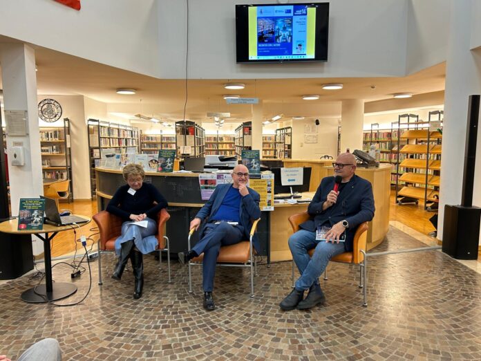 “Quella strada per il lago” e “Demoni a Vicenza”: Massimo Parolin ne ha parlato ad Arzignano con Emma Bacigalupi e Antonio Berto