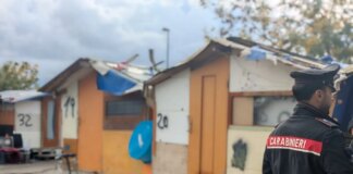 Blitz dei Carabinieri nel campo Rom di Napoli Poggioreale, denunce e sequestri
