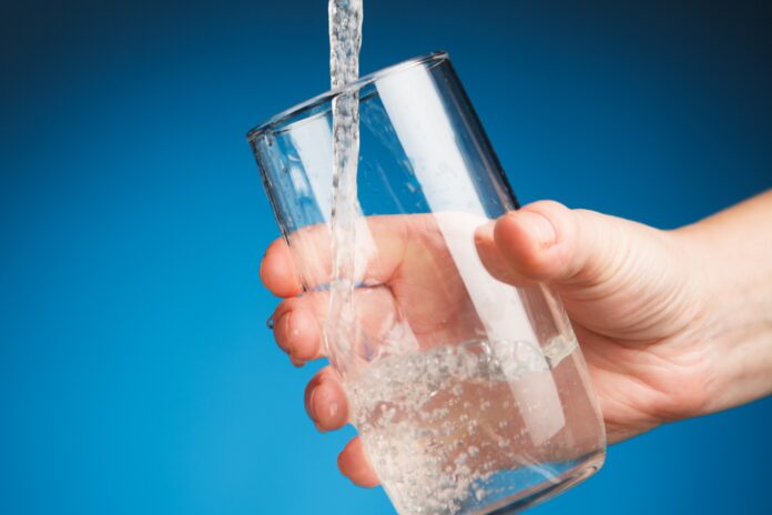 acqua bicchiere rubinetto acqua valore