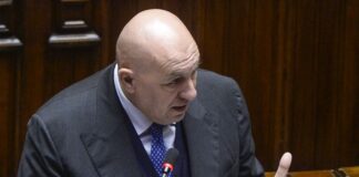 Crosetto “Cori fascisti a Parma? Quelle persone vanno prese a calci e mandate via”