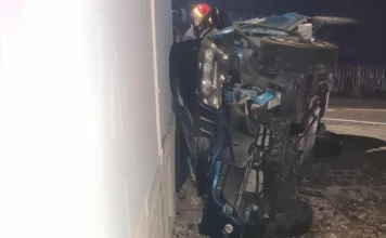 Gallio, auto fuori strada: divelte colonnina gas e cancello di un’abitazione. Intervento dei vigili del fuoco gallio incidente