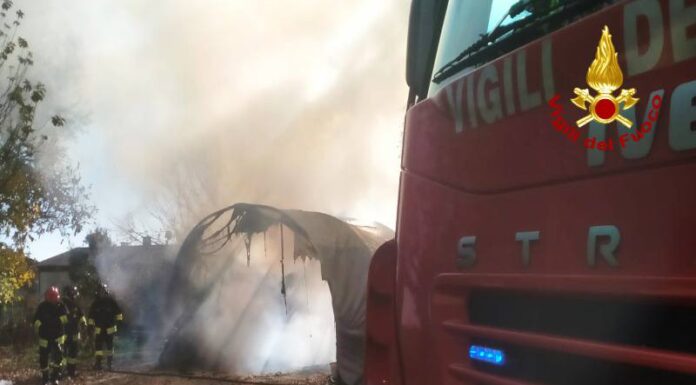 Caldogno, legnaia in fiamme: distrutti anche un trattorino e una motofalciatrice incendio caldogno