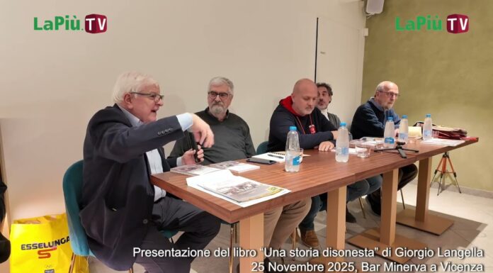 Il teatro Comunale di Vicenza costruito grazie alla lotta degli operai: “Una storia disonesta” di Giorgio Langella lo racconta "Una storia disonesta": la presentazione con (da sx) Giovanni Coviello, l'autore Giorgio Langella, Riccardo Martin (segretario Fillea Cgil Vicenza), Giancarlo Puggioni (segretario Cgil Vicenza) e Oscar Mancini (segretario Cgil Vicenza al tempo dei fatti