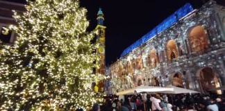 Natale a Vicenza, accesi albero e luminarie in piazza dei Signori natale vicenza 2025 piazza signori