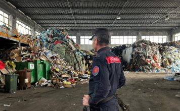 Rifiuti, Carabinieri Forestali sequestrano capannone a Vicenza: denunciato il titolare vicenza rifiuti capannone sequestro