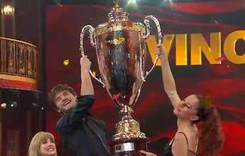 Andrea Delogu trionfa a Ballando con le stelle: “Grazie alla mia famiglia e al mio maestro Nikita”