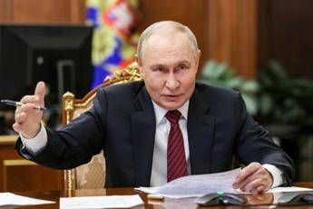 Asset russi congelati, Mosca: “Presto risponderemo a mossa Ue”. Salvini: “Bruxelles scherza con il fuoco”