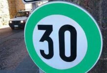 Cartelli stradali con bordo verde: quando arriva in Italia la nuova segnaletica?