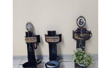 Croci dei martiri partigiani vandalizzate a Bassano, Finco con Luisetto e Filippin: “Oltraggio vile alla memoria della Resistenza” Croci divelte in viale dei Martiri a Bassano del Grappa