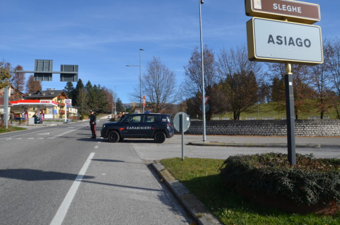 DSC_9882 controlli dei carabinieri in Altopiano a Gallio