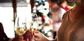 Da brindisi a dopocena, l’alcol minaccia il Natale: a rischio fegato e cervello
