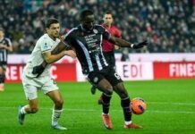 Davis tocca di braccio e segna, il Var convalida il gol: polemiche in Udinese-Lazio