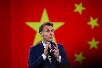 Dazi, Macron avverte la Cina: “Pronti a tariffe europee se non ridurre il deficit commerciale con l’Ue”
