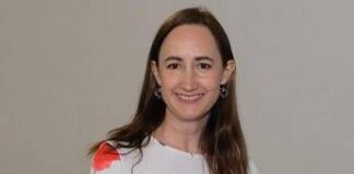 È morta Sophie Kinsella, la scrittrice di ‘I love shopping’ aveva 55 anni