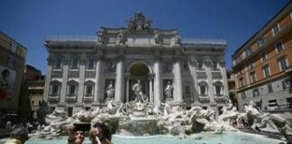 Fontana di Trevi a pagamento? “Solo ipotesi, non c’è data né decisione”