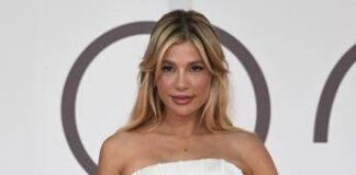 Foto della figlia minore sui social, prosciolta Clizia Incorvaia