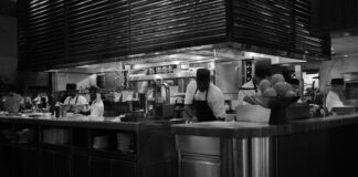 Tavoli refrigerati professionali: perché sono un alleato in cucina Gastrodomus, tavoli refrigerati