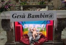 Gesù è una bambina nel presepe, Don Vitaliano: “Dio si incarna anche nelle donne”