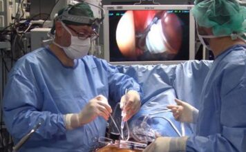 Vicenza, nuovo appello di Pio Serafin per la cittadinanza onoraria al cardiochirurgo Loris Salvador Il dottor Loris Salvador durante un delicatissimo intervento chirurgico effettuato al San Bortolo (foto d'archivio)