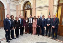 Stefani vara nuova Giunta del Veneto: con Gerosa un tecnico alla Sanità, dal Vicentino Zecchinato, assessore, e Martini, consigliere delegato, entrambi della Lega Il presidente del Veneto Alberto Stefani al centro con la sua giunta