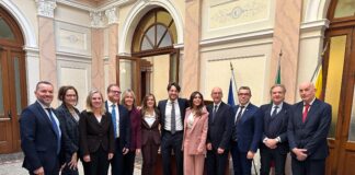 Stefani vara nuova Giunta del Veneto: con Gerosa un tecnico alla Sanità, dal Vicentino Zecchinato, assessore, e Martini, consigliere delegato, entrambi della Lega Il presidente del Veneto Alberto Stefani al centro con la sua giunta