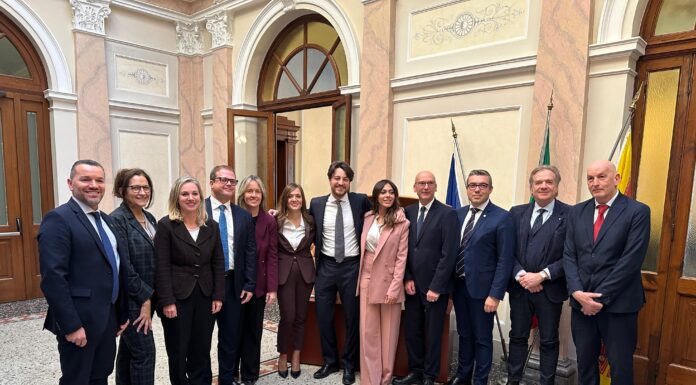 Giunta veneta by Stefani: tecnico Gerosa per Sanità, da lega Vicenza assessore Zecchinato e consigliera delegata Martini. Rucco in stand by Il presidente del Veneto Alberto Stefani al centro con la sua giunta