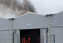 Brucia un carro nel capannone del Carnevale di Schio. Tanta paura, danni contenuti. Sul posto il sindaco Marigo schio incendio carro