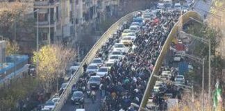 Iran, la protesta di allarga agli atenei: scendono in piazza gli studenti