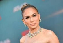 Jennifer Lopez e gli auguri di Natale, il selfie non ‘convince’