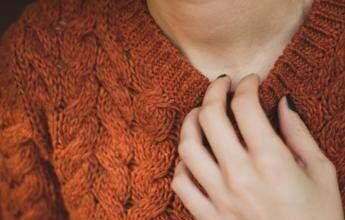 Mal di gola re dei sintomi invernali, ecco perché peggiora di notte