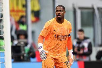 Manata di Maignan a Politano, niente espulsione: polemiche in Napoli-Milan