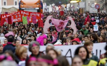 Come funziona il Centro Antiviolenza di Vicenza, spiegato dall’interno Manifestazione di Non una di meno a Roma, in occasione del 25 novembre.jpg