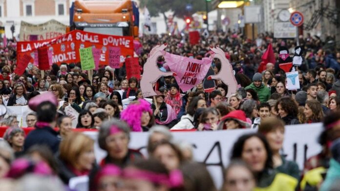Manifestazione di Non una di meno a Roma, in occasione del 25 novembre.jpg Manifestazione di Non una di meno a Roma, in occasione del 25 novembre.jpg