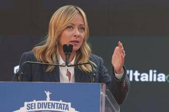Meloni ad Atreju: “Italiani si fidano del governo”. Stoccata a Schlein: “Chi non viene qui non ha contenuti”