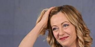 Meloni ai suoi: “Avete lavorato bene, ora riposatevi”. Resta il ‘mistero’ sul regalo