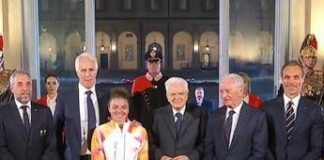 Milano-Cortina, la fiamma olimpica è arrivata in Italia ed è stata consegnata a Mattarella