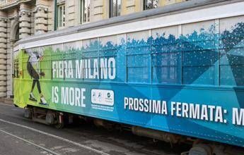 Milano-Cortina, tram olimpico di Fiera Milano attraversa la città