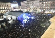 Milano, Duomo in tilt per l’Albero di Natale: folla, code e proteste: “Situazione fuori controllo”