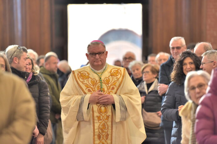 Mons. Giuliano Brugnotto all'apertura del Giubileo il 29 dicembre 2024 Mons. Giuliano Brugnotto all'apertura del Giubileo il 29 dicembre 2024 preghiera pace Vicenza