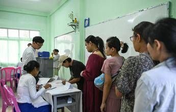Myanmar, seggi aperti tra repressione e opposizione al bando: esclusa Suu Kyi