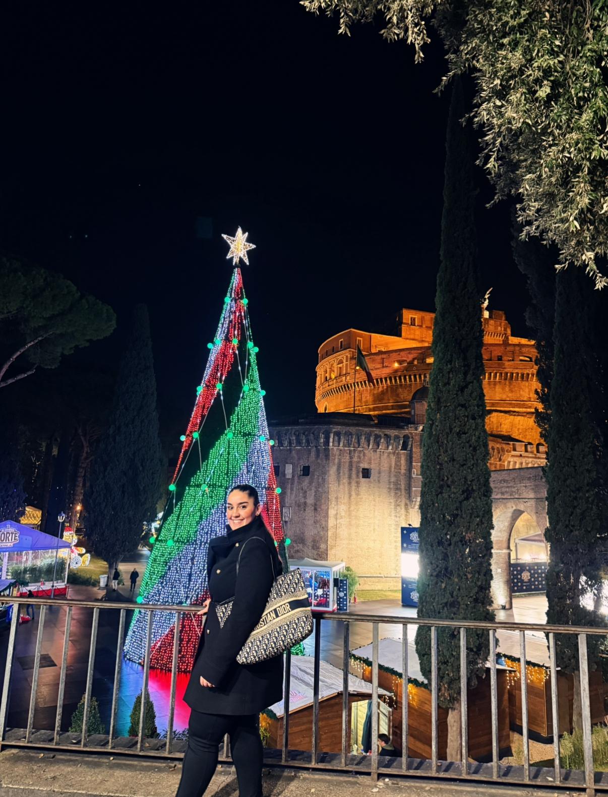 Nicole a Roma davanti a Castel Sant'Angelo