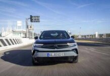 Opel Mokka GSE: la nuova elettrica sportiva con DNA racing