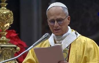 Papa Leone alla messa di Natale: “No a economia distorta che tratta uomini come merce, basta violenza e sopraffazione”