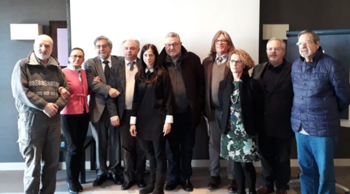 Ugone “Cavaliere solitario”, Miatello & c.: “Rispetto per tutti! Ora più che mai verità e unione per la tutela dei risparmiatori vittime” Ugone "assente" nel 2017 tra i rappresentanti storici di Uniti per il Fondo conto dormienti per risparmiatori-soci traditi dalle banche