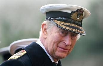 Re Carlo e l’onorificenza… per la tata: il (raro) premio in arrivo nella famiglia reale