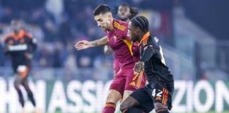 Roma-Como, vantaggio giallorosso con uomo a terra. Cos’è successo